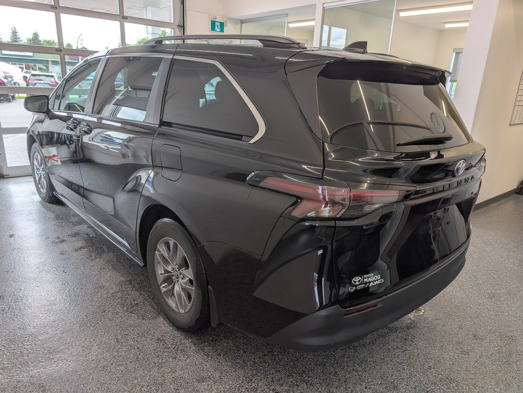 2025 Toyota Sienna LE AWD 8 PASSAGER in Magog, Quebec - 4 - w1024h768px