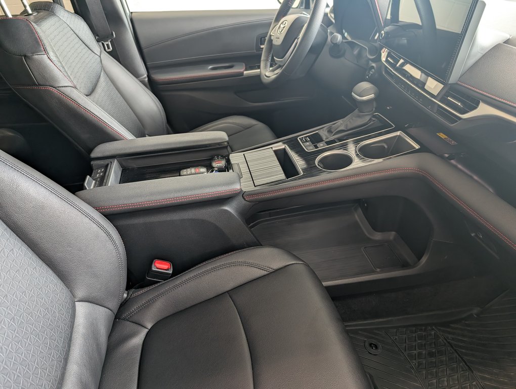 2025 Toyota Sienna XSE AWD, A/C, 7 PASSAGERS in Magog, Quebec - 9 - w1024h768px