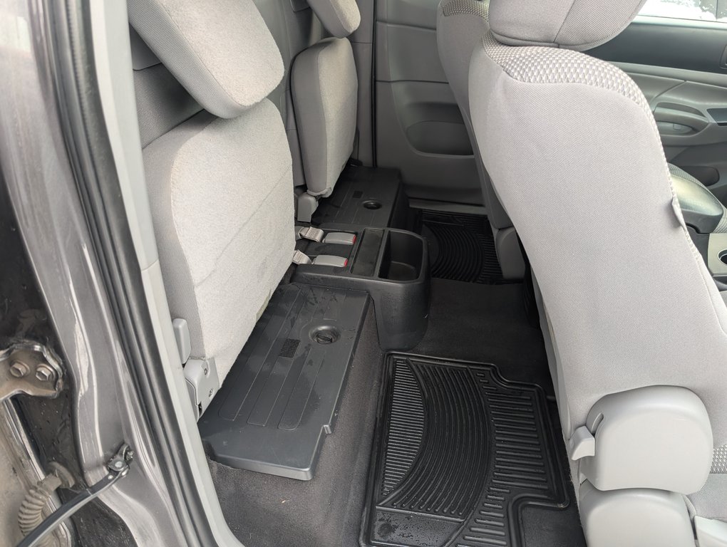 Toyota Tacoma V6 4X4, 2012 à Magog, Québec - 9 - w1024h768px