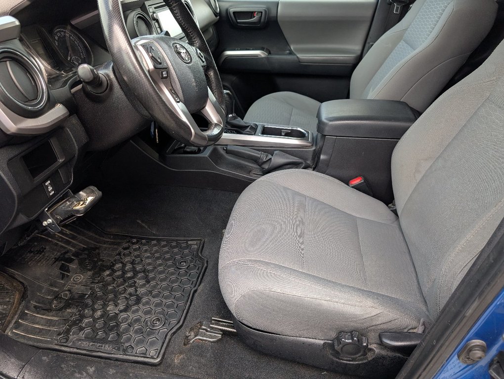 Toyota Tacoma SR5 V6 4X4, 2016 à Magog, Québec - 12 - w1024h768px