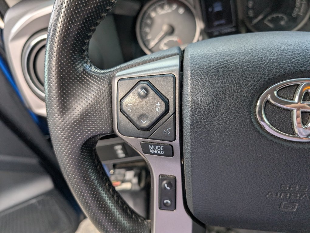 Toyota Tacoma SR5 V6 4X4, 2016 à Magog, Québec - 18 - w1024h768px