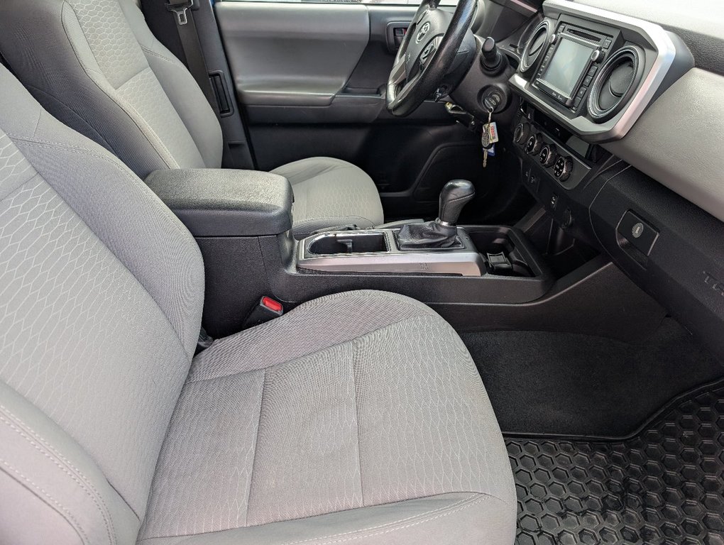 Toyota Tacoma SR5 V6 4X4, 2016 à Magog, Québec - 10 - w1024h768px