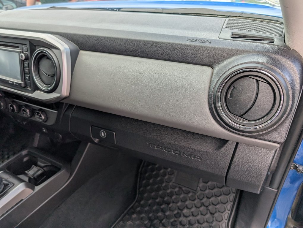 Toyota Tacoma SR5 V6 4X4, 2016 à Magog, Québec - 11 - w1024h768px