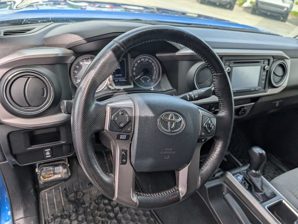Toyota Tacoma SR5 V6 4X4, 2016 à Magog, Québec - 13 - w1024h768px