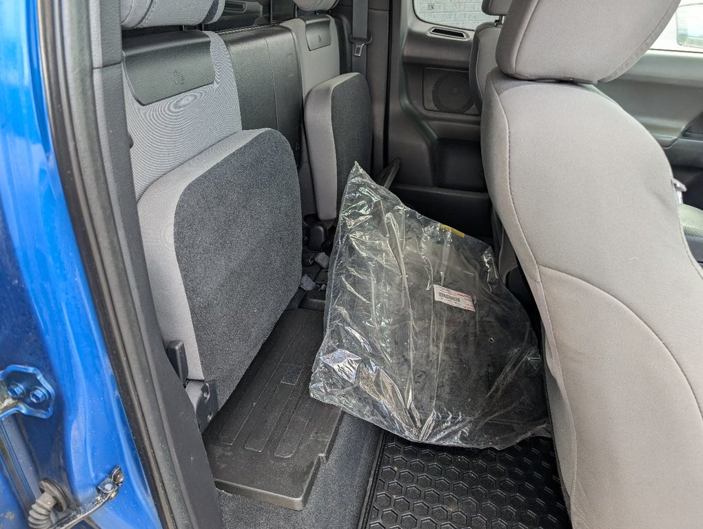 Toyota Tacoma SR5 V6 4X4, 2016 à Magog, Québec - 9 - w1024h768px
