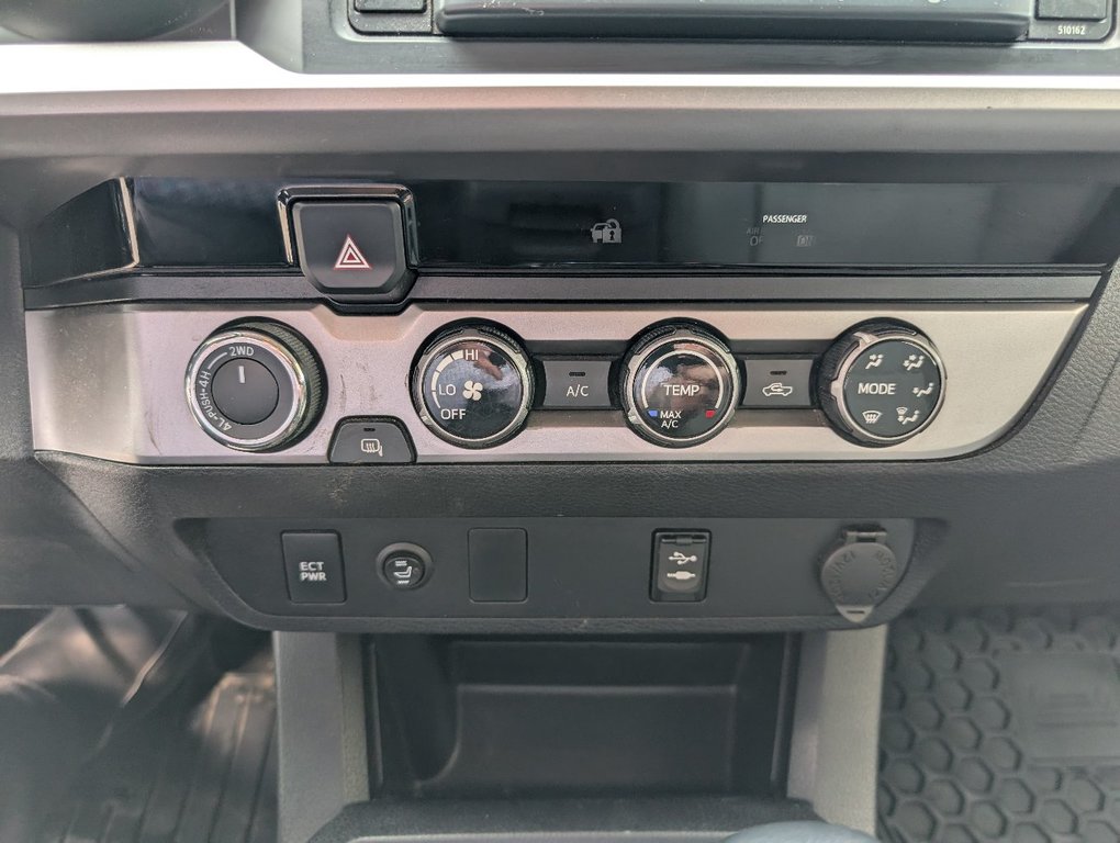 Toyota Tacoma SR5 V6 4X4, 2016 à Magog, Québec - 17 - w1024h768px