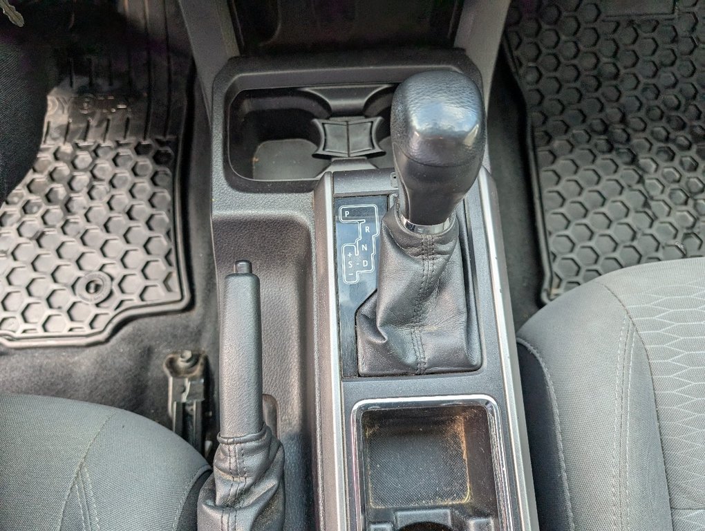 Toyota Tacoma SR5 V6 4X4, 2016 à Magog, Québec - 16 - w1024h768px