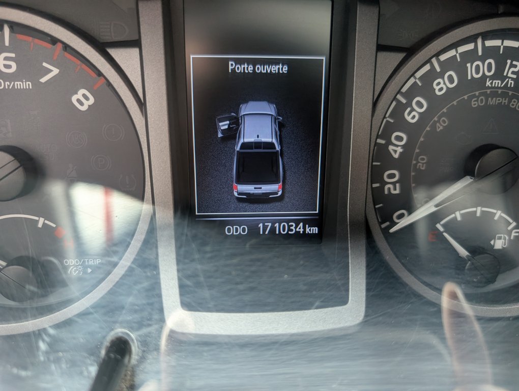 2017 Toyota Tacoma TRD SPORT 4X4 in Magog, Quebec - 25 - w1024h768px