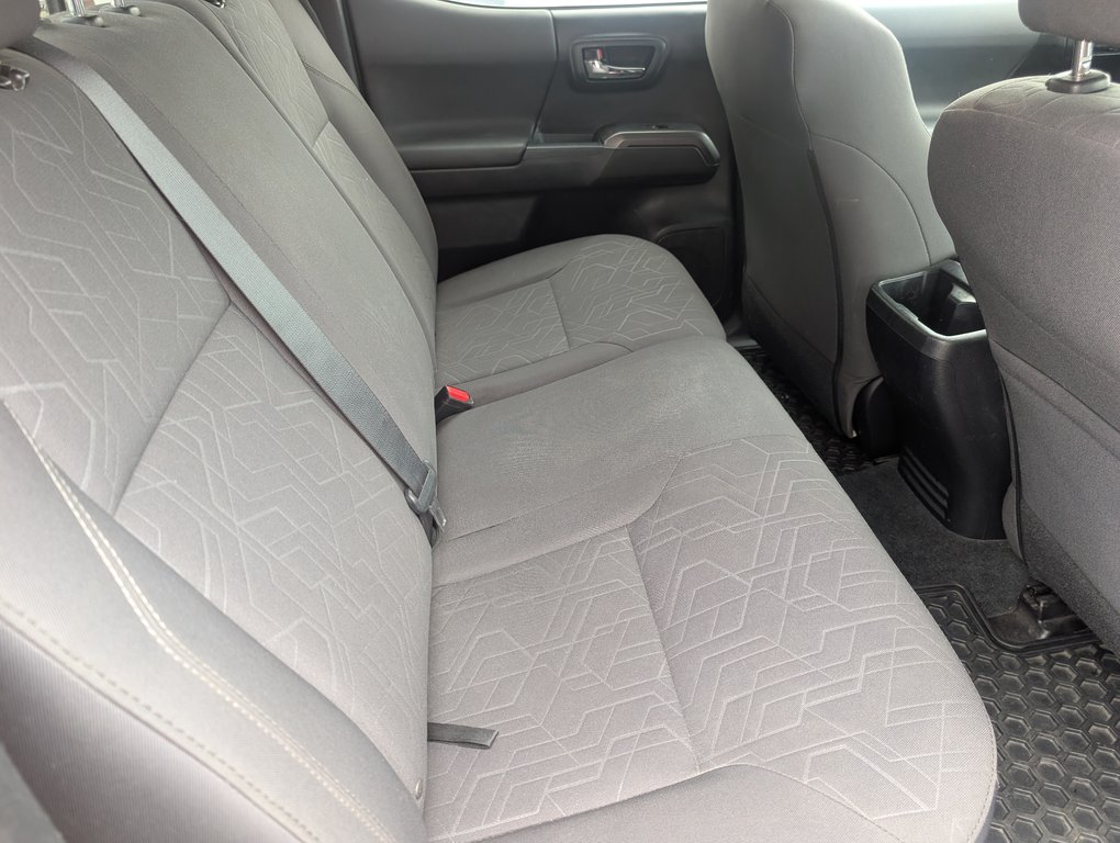 2017 Toyota Tacoma TRD SPORT 4X4 in Magog, Quebec - 9 - w1024h768px