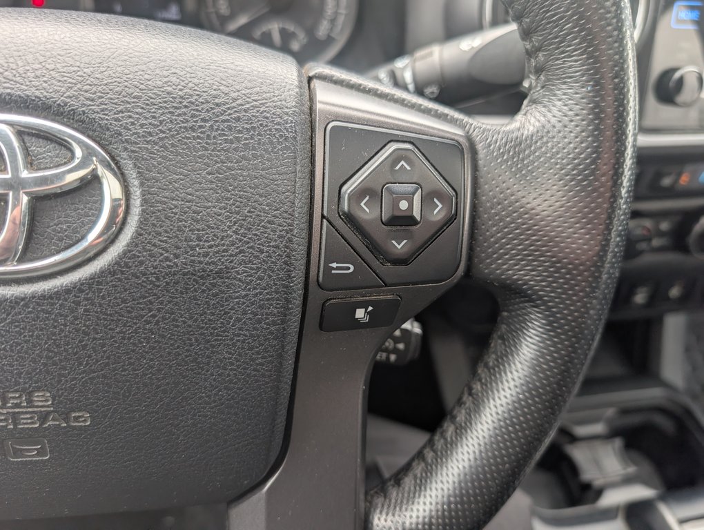 2017 Toyota Tacoma TRD SPORT 4X4 in Magog, Quebec - 23 - w1024h768px