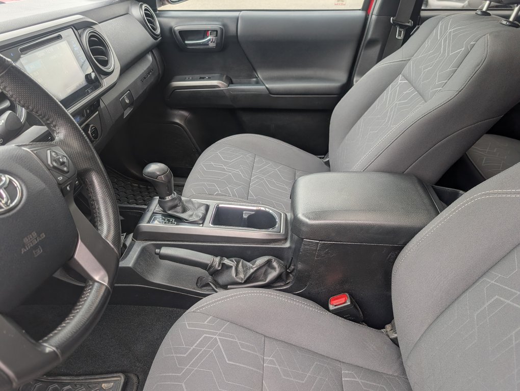 2017 Toyota Tacoma TRD SPORT 4X4 in Magog, Quebec - 13 - w1024h768px