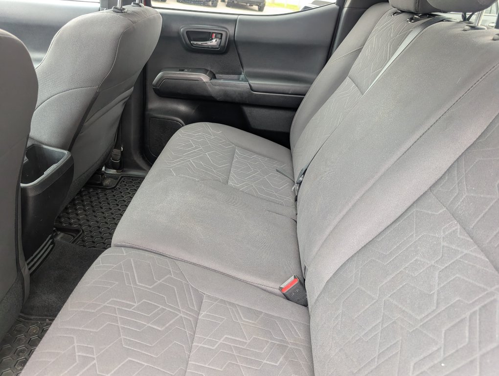 2017 Toyota Tacoma TRD SPORT 4X4 in Magog, Quebec - 12 - w1024h768px