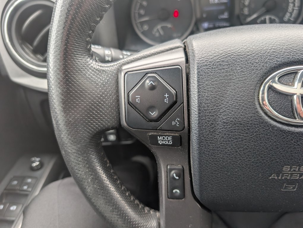 2017 Toyota Tacoma TRD SPORT 4X4 in Magog, Quebec - 22 - w1024h768px