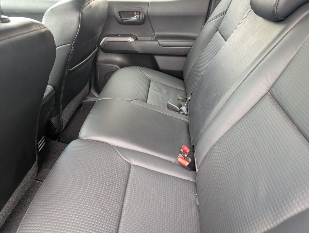 2019 Toyota Tacoma Limited 4x4, in Magog, Quebec - 12 - w1024h768px