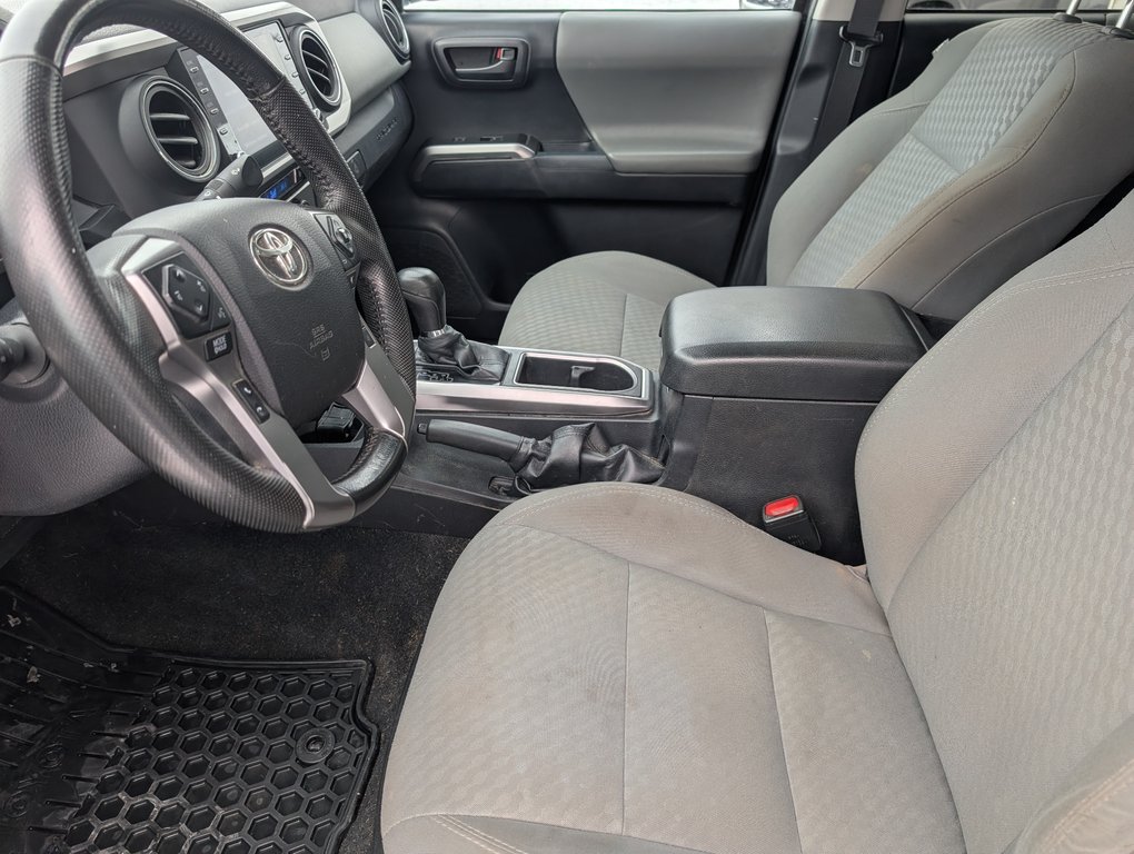 2021 Toyota Tacoma SR5 DOUBLE CAB 4X4 in Magog, Quebec - 12 - w1024h768px