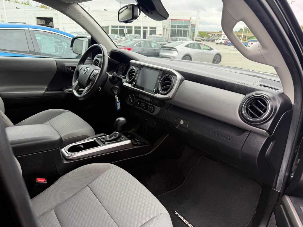 2022 Toyota Tacoma SR5 in Magog, Quebec - 11 - w1024h768px