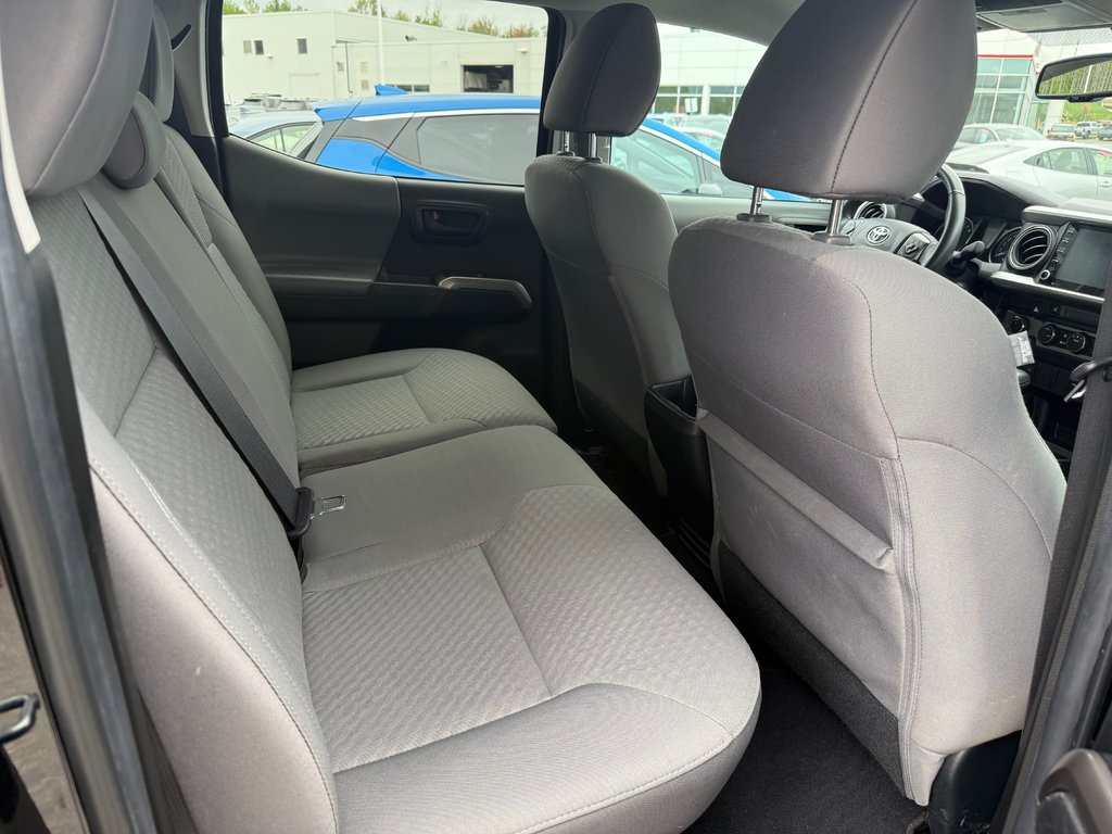 2022 Toyota Tacoma SR5 in Magog, Quebec - 10 - w1024h768px