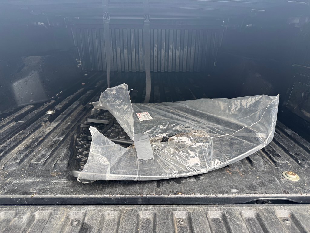 2022 Toyota Tacoma SR5 in Magog, Quebec - 9 - w1024h768px