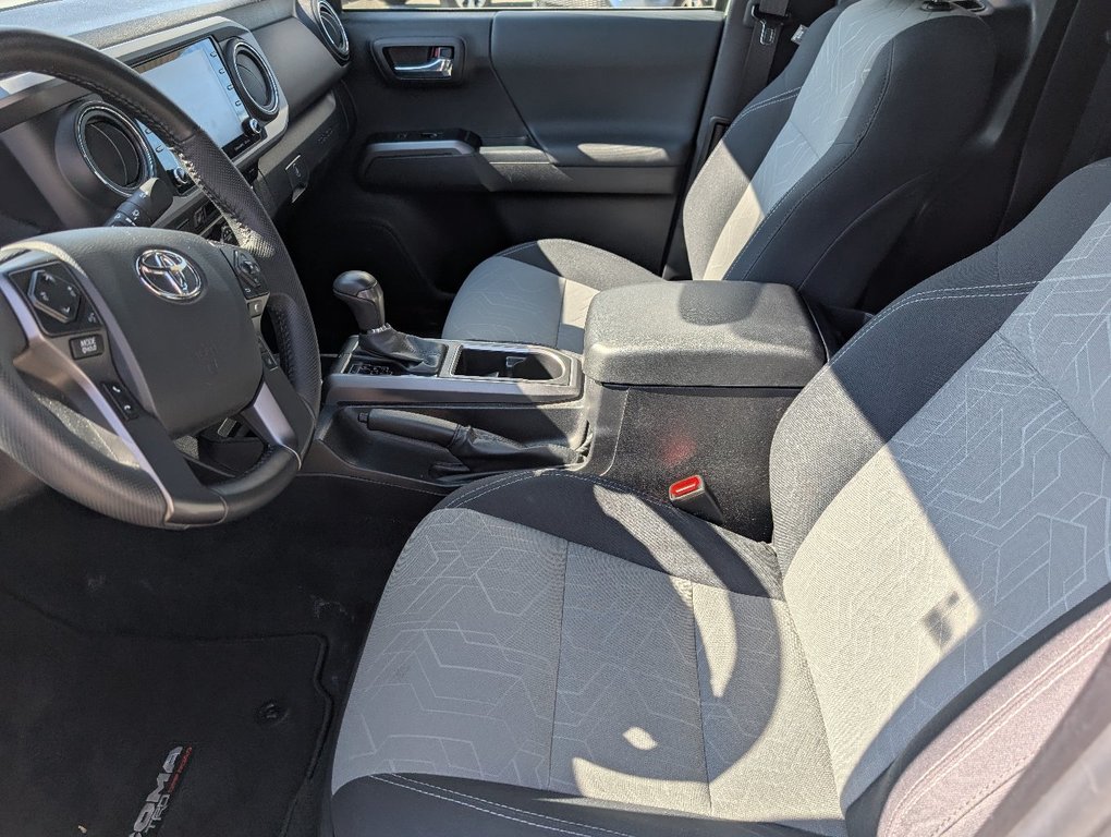 Toyota Tacoma TRD OFF ROAD, 4X4, GARANTIE JUSQU EN 2027, 2023 à Magog, Québec - 12 - w1024h768px