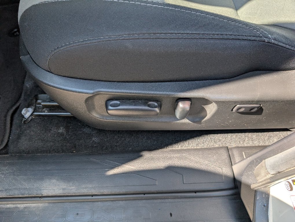 Toyota Tacoma TRD OFF ROAD, 4X4, GARANTIE JUSQU EN 2027, 2023 à Magog, Québec - 14 - w1024h768px