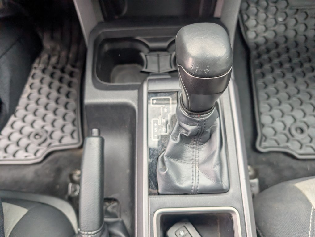 Toyota Tacoma TRD OFF ROAD, 4X4, GARANTIE JUSQU EN 2028, 2023 à Magog, Québec - 16 - w1024h768px