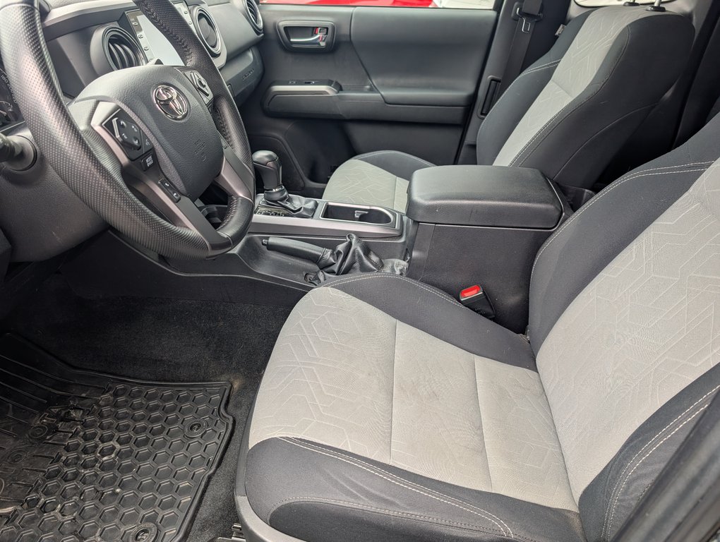 Toyota Tacoma TRD OFF ROAD, 4X4, GARANTIE JUSQU EN 2028, 2023 à Magog, Québec - 11 - w1024h768px