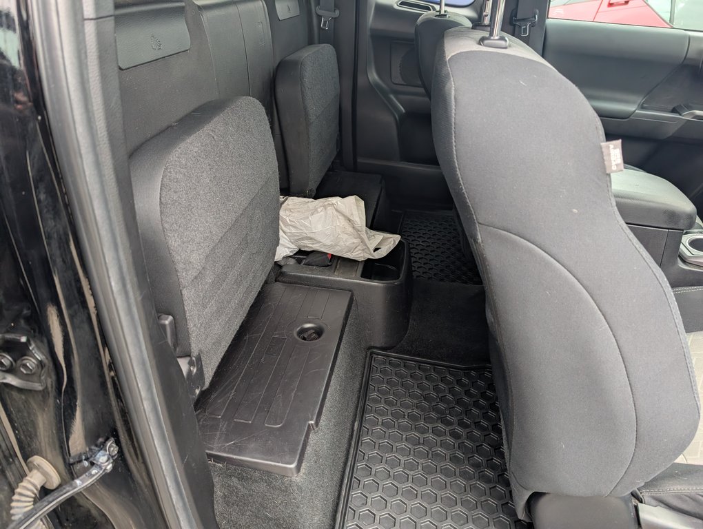 Toyota Tacoma TRD OFF ROAD, 4X4, GARANTIE JUSQU EN 2028, 2023 à Magog, Québec - 8 - w1024h768px