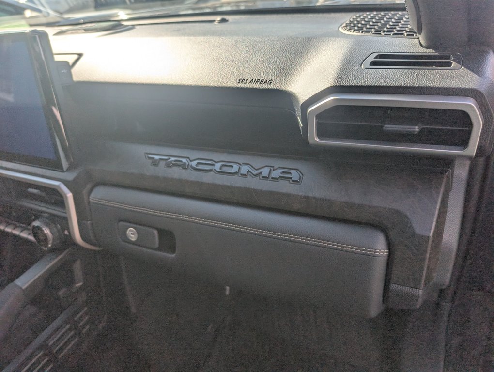 2024 Toyota Tacoma Hybrid LIMITED, 4X4, CUIR, TOIT, in Magog, Quebec - 11 - w1024h768px