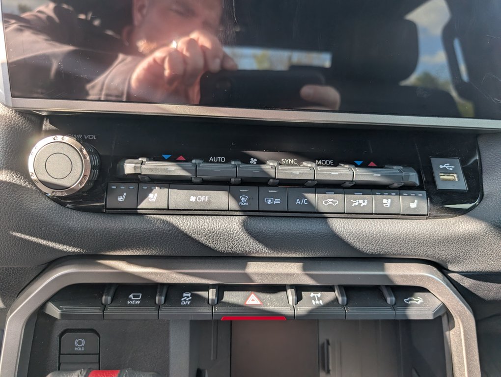 Toyota TUNDRA HYBRID Crewmax Limited 2025 à Magog, Québec - 20 - w1024h768px