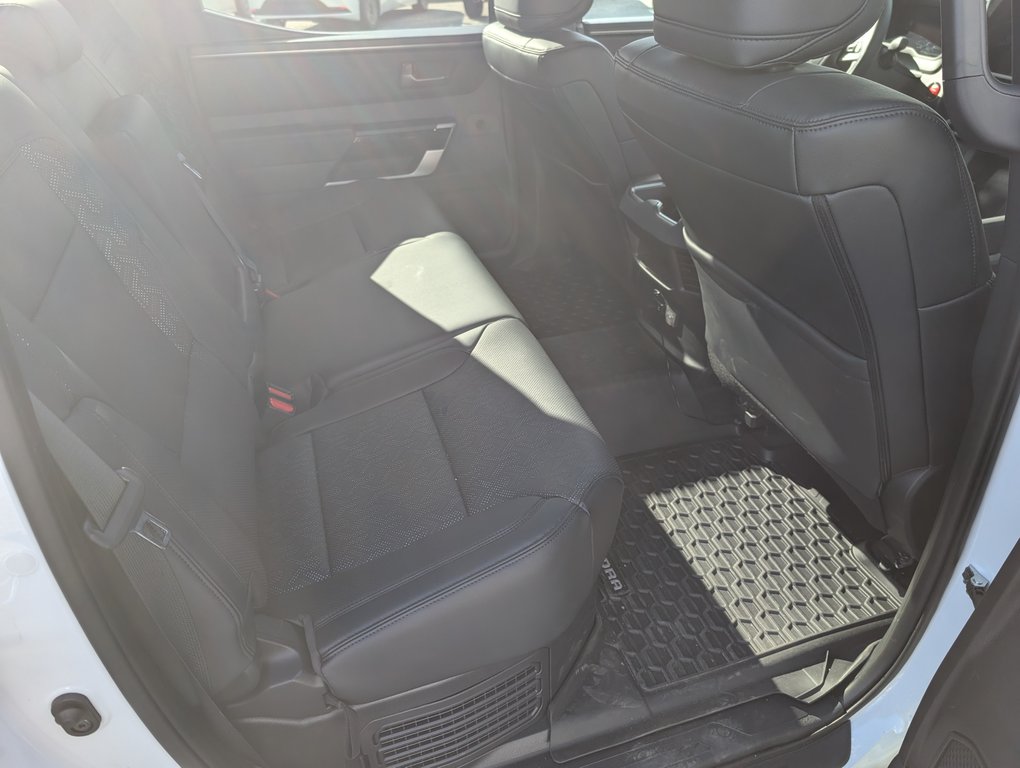 Toyota TUNDRA HYBRID Crewmax Limited 2025 à Magog, Québec - 8 - w1024h768px