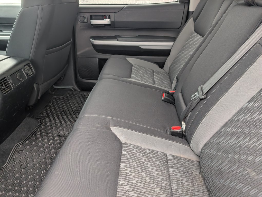 Toyota Tundra SR5 CREWMAX, 2021 à Magog, Québec - 12 - w1024h768px