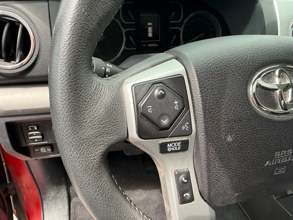 2021 Toyota Tundra SR5 CREWMAX in Magog, Quebec - 14 - w1024h768px
