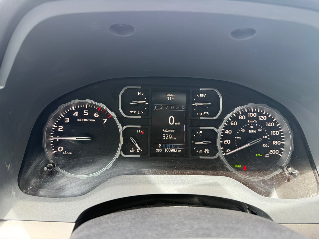 2021 Toyota Tundra SR5 CREWMAX in Magog, Quebec - 18 - w1024h768px