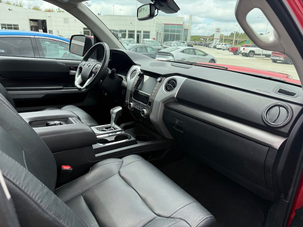 2021 Toyota Tundra SR5 CREWMAX in Magog, Quebec - 8 - w1024h768px