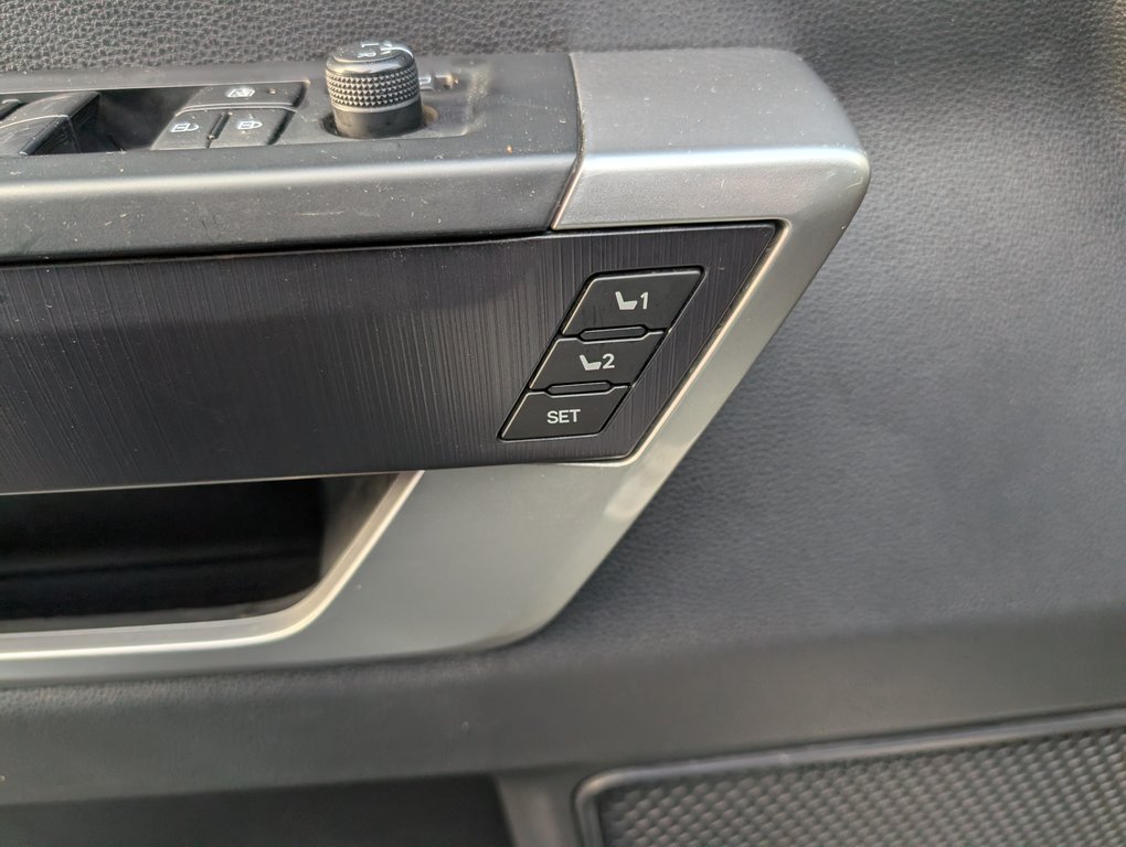 Toyota Tundra CREW MAX PLATINUM, 4X4 2022 à Magog, Québec - 17 - w1024h768px