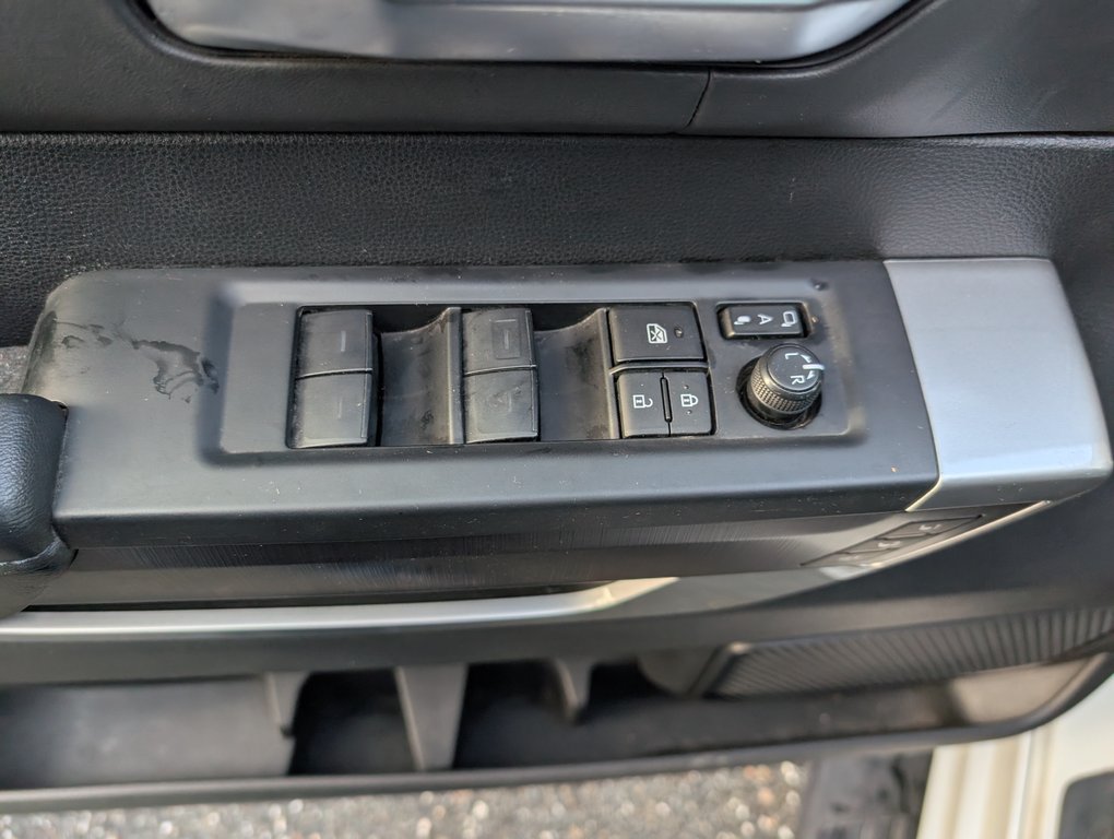 Toyota Tundra CREW MAX PLATINUM, 4X4 2022 à Magog, Québec - 16 - w1024h768px