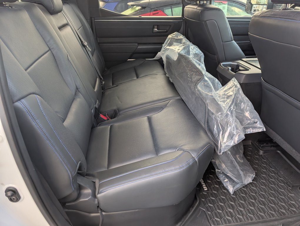 Toyota Tundra CREW MAX PLATINUM, 4X4 2022 à Magog, Québec - 9 - w1024h768px