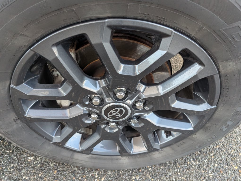 Toyota Tundra CREW MAX PLATINUM, 4X4 2022 à Magog, Québec - 28 - w1024h768px