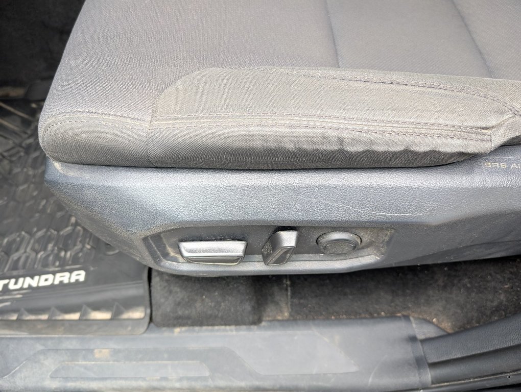 2023 Toyota Tundra SR5 4X4 CREWMAX, GARANTIE JUSQU EN 2027 in Magog, Quebec - 14 - w1024h768px