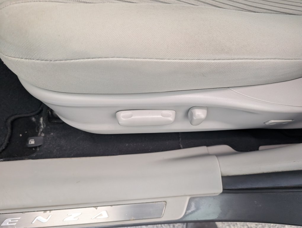 Toyota Venza V6, 2012 à Magog, Québec - 12 - w1024h768px