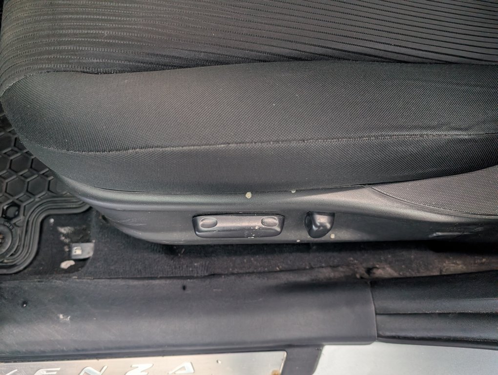 Toyota Venza LE AWD, V6, 2016 à Magog, Québec - 13 - w1024h768px