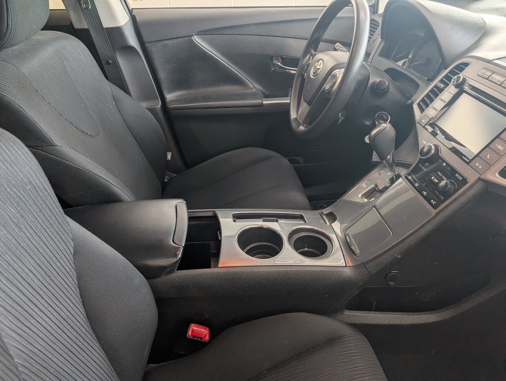 Toyota Venza LE AWD, V6, 2016 à Magog, Québec - 8 - w1024h768px