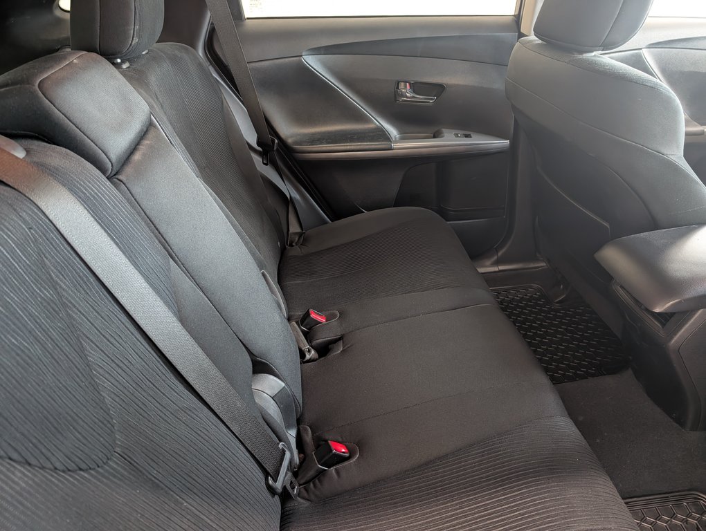 Toyota Venza LE AWD, V6, 2016 à Magog, Québec - 7 - w1024h768px