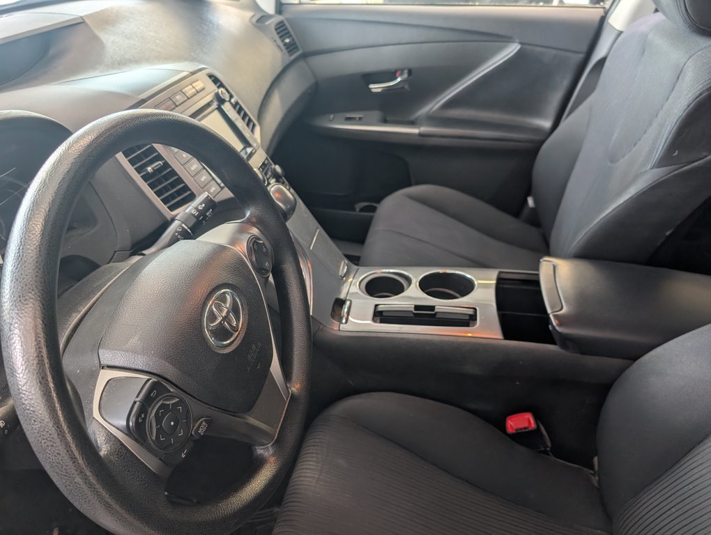 Toyota Venza LE AWD, V6, 2016 à Magog, Québec - 11 - w1024h768px