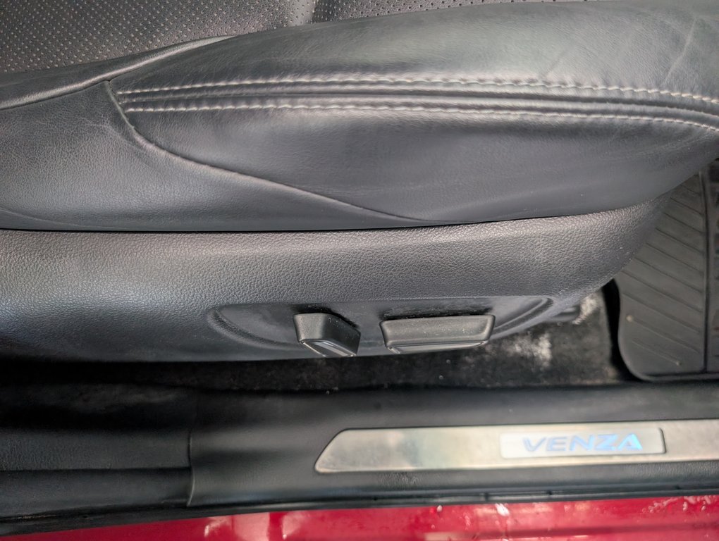 2022 Toyota Venza LIMITED AWD, GARANTIE JUSQU EN 2027, in Magog, Quebec - 10 - w1024h768px