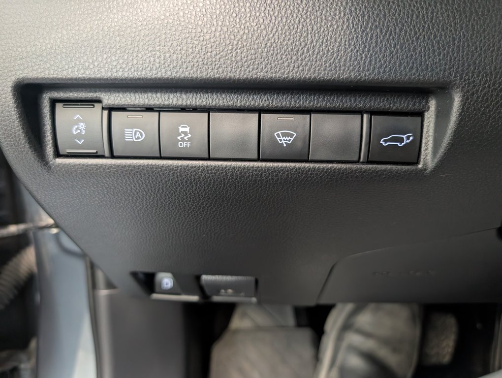 2022 Toyota Venza LE AWD in Magog, Quebec - 24 - w1024h768px
