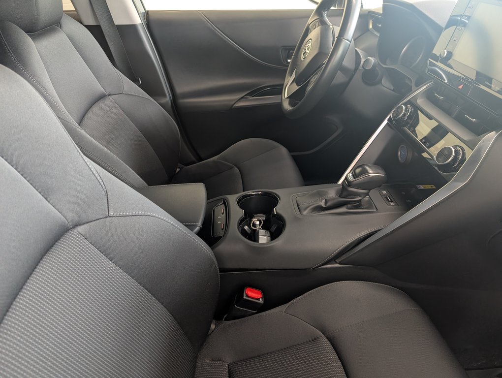 2022 Toyota Venza LE AWD in Magog, Quebec - 8 - w1024h768px
