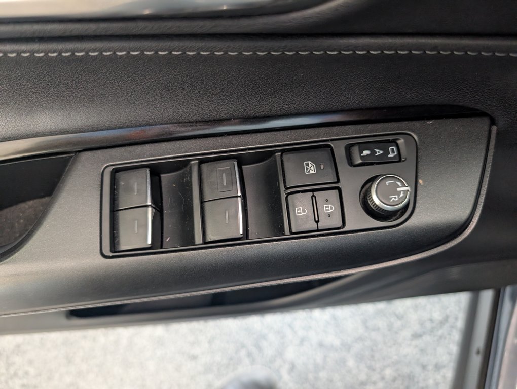 2022 Toyota Venza LE AWD in Magog, Quebec - 14 - w1024h768px