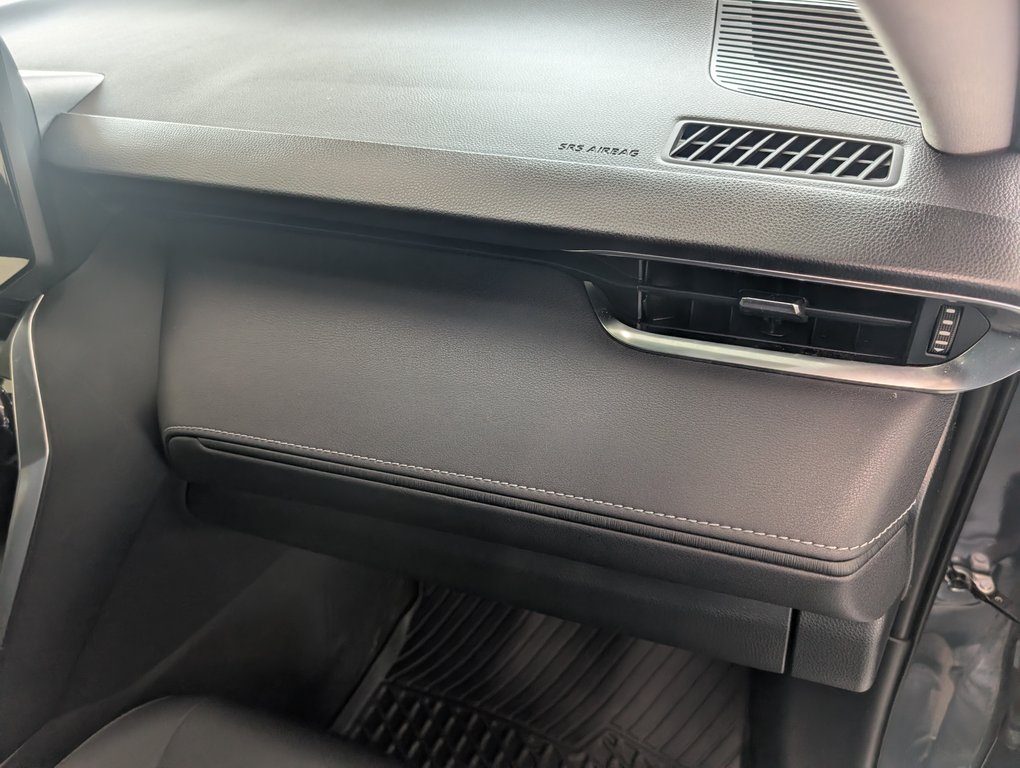 2022 Toyota Venza LE AWD in Magog, Quebec - 9 - w1024h768px