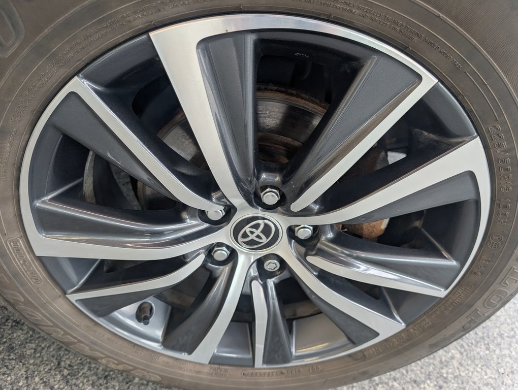 2022 Toyota Venza LE AWD in Magog, Quebec - 26 - w1024h768px